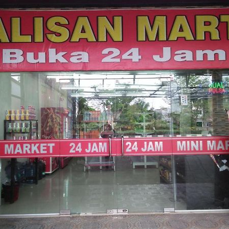 Wisma Bintang Lima Pekanbaru Exterior foto