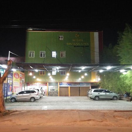 Wisma Bintang Lima Pekanbaru Exterior foto