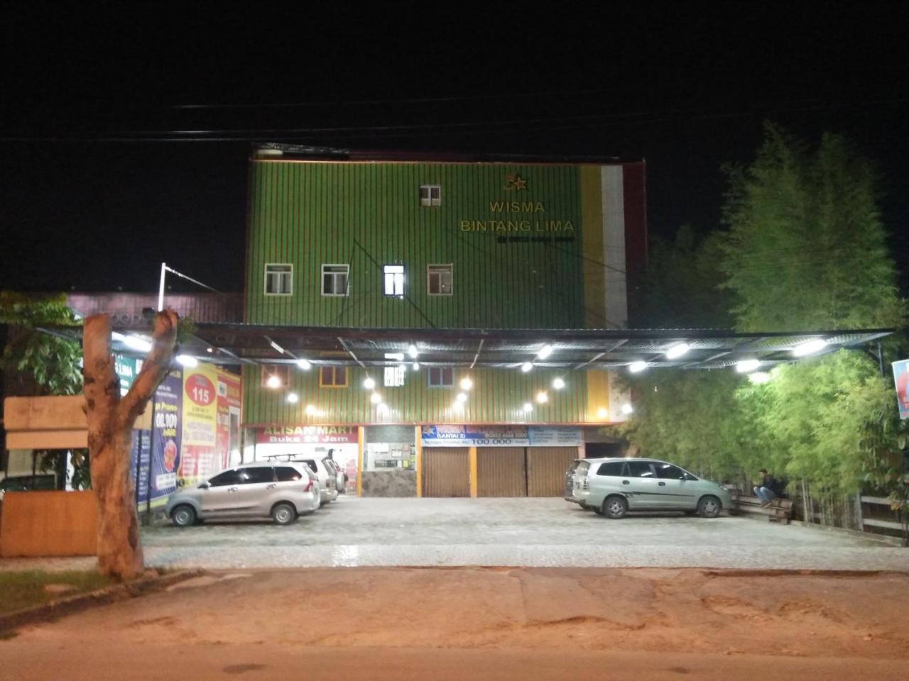 Wisma Bintang Lima Pekanbaru Exterior foto